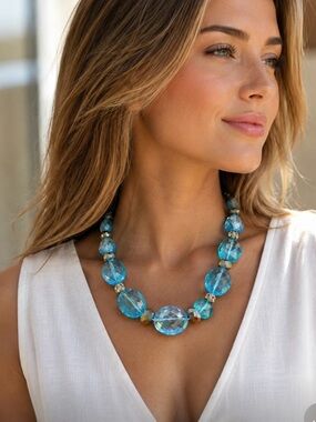 VINTAGE CROWN TRIFARI FACETED BLUE CRYSTAL STATEMENT NECKLACE ELEGANT COASTAL